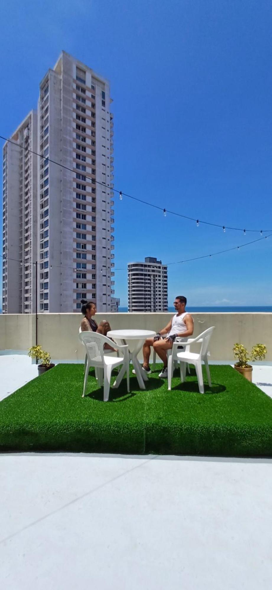 At The Sky And Roof Homestay Panama City